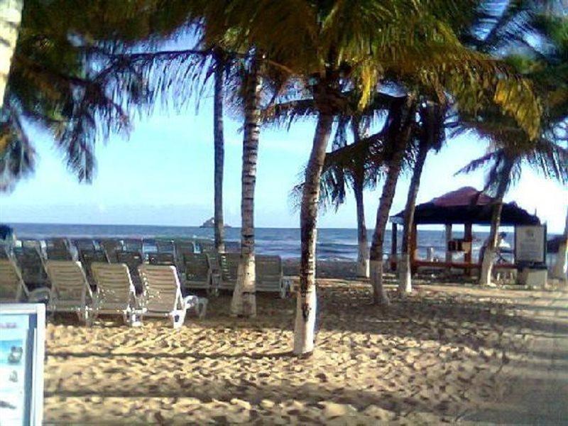 Отель Portofino Complex Playa El Agua Экстерьер фото