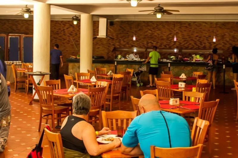 Отель Portofino Complex Playa El Agua Экстерьер фото