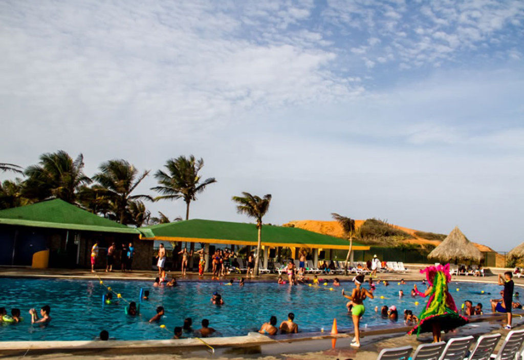 Отель Portofino Complex Playa El Agua Экстерьер фото